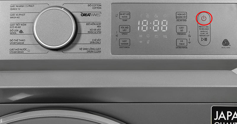 Cho quần áo vào lồng sấy và khởi động