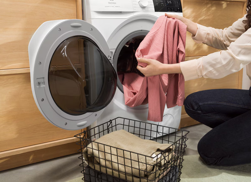 Máy sấy lớn hơn nên cần không gian lắp đặt cố định