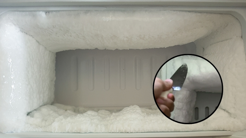 Dùng vật sắc nhọn cạy tuyết sẽ làm thủng dàn lạnh của tủ đông