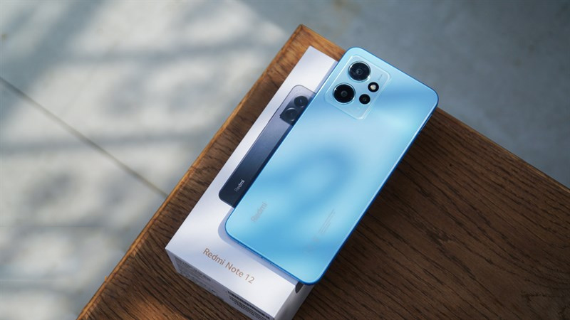 Xiaomi Redmi Note 12 có thiết kế chống bám vân tay 