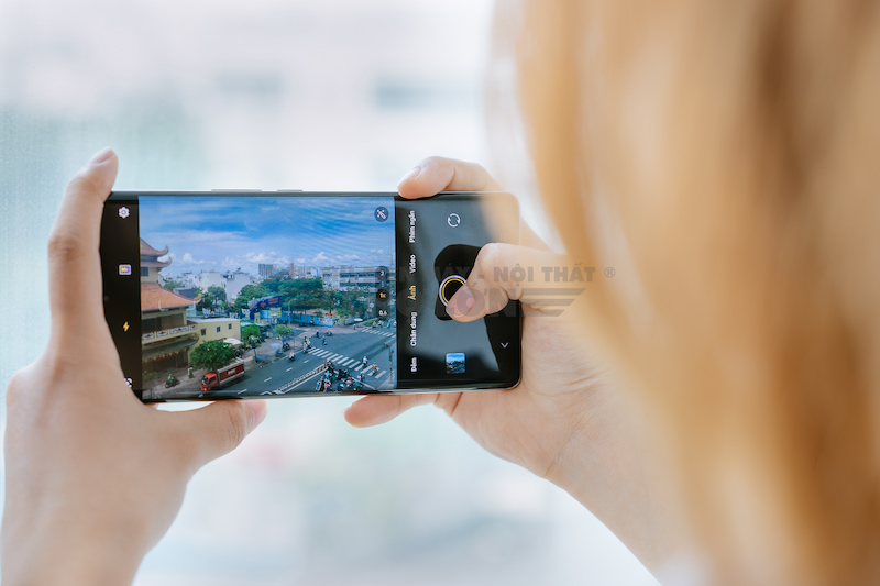 Chụp ảnh rõ nét với camera sau của Vivo V30e