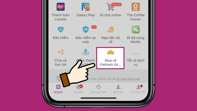 Chọn mua vé Vietnam Airlines trên giao diện chính của MoMo