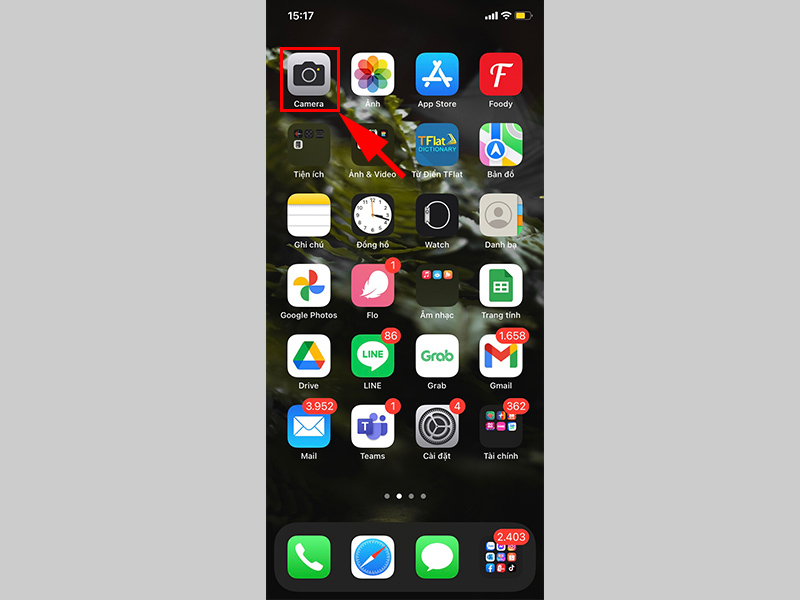 Chọn vào ứng dụng Máy ảnh trên điện thoại iPhone