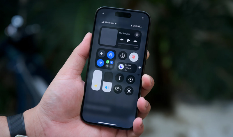 Control Center trên iOS 18 được tinh chỉnh mềm mại hơn