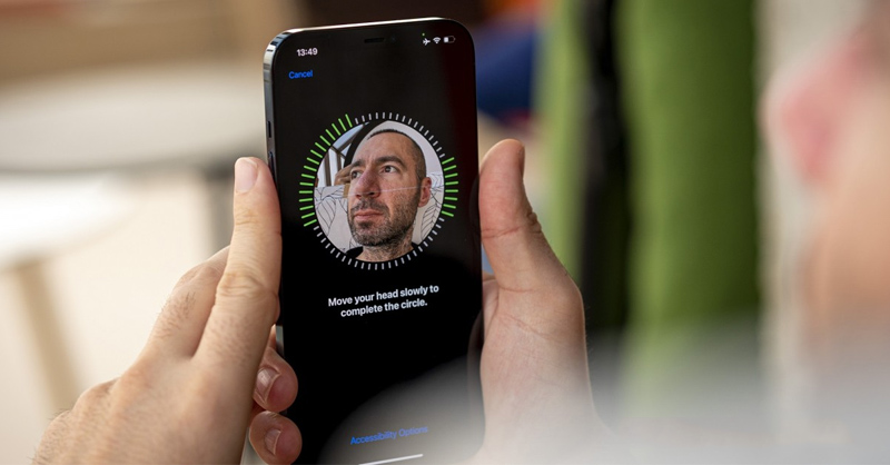 Face ID có khả năng nhận diện thay đổi về ngoại hình