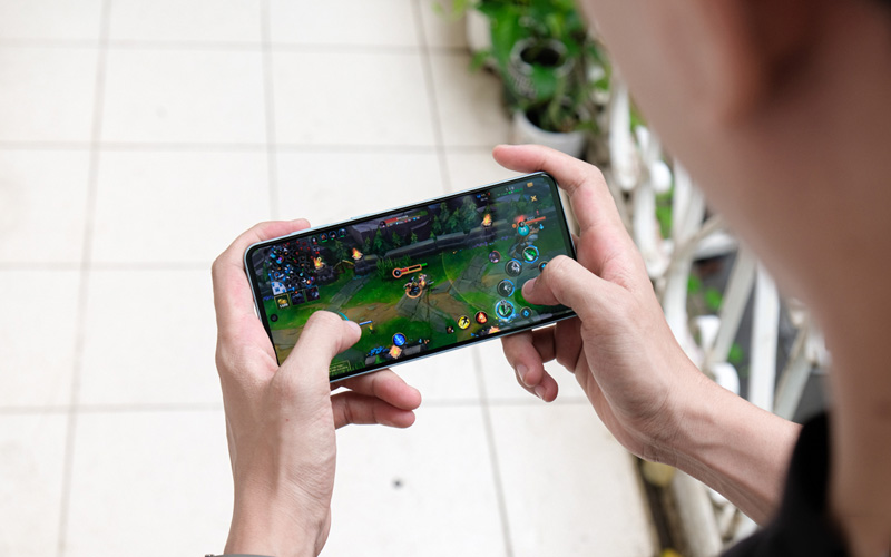 Galaxy M55 5G xử lý tốt các tác vụ game đồ họa nặng