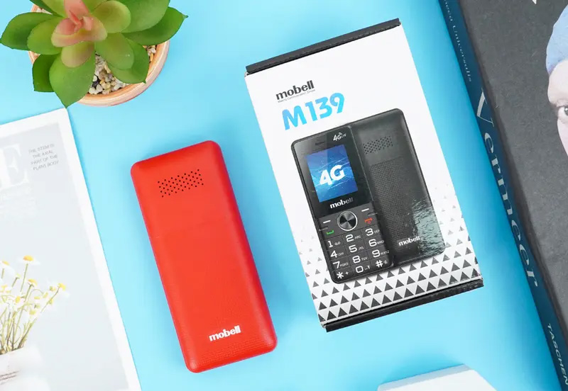 Mobell M139 4G là mẫu điện thoại phổ thông nhỏ gọn