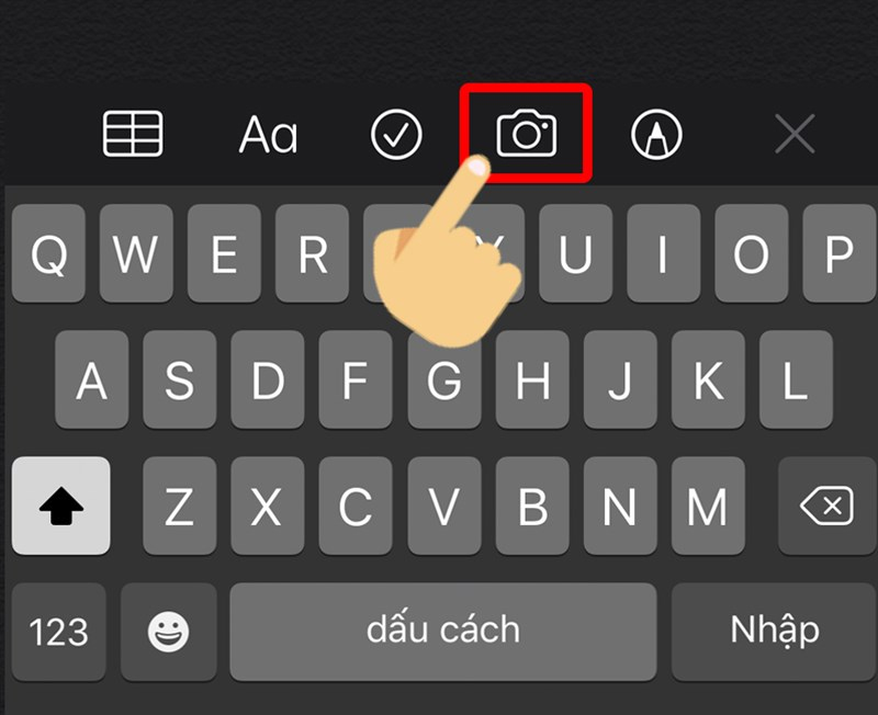 Nhấn vào biểu tượng camera phía trên bàn phím