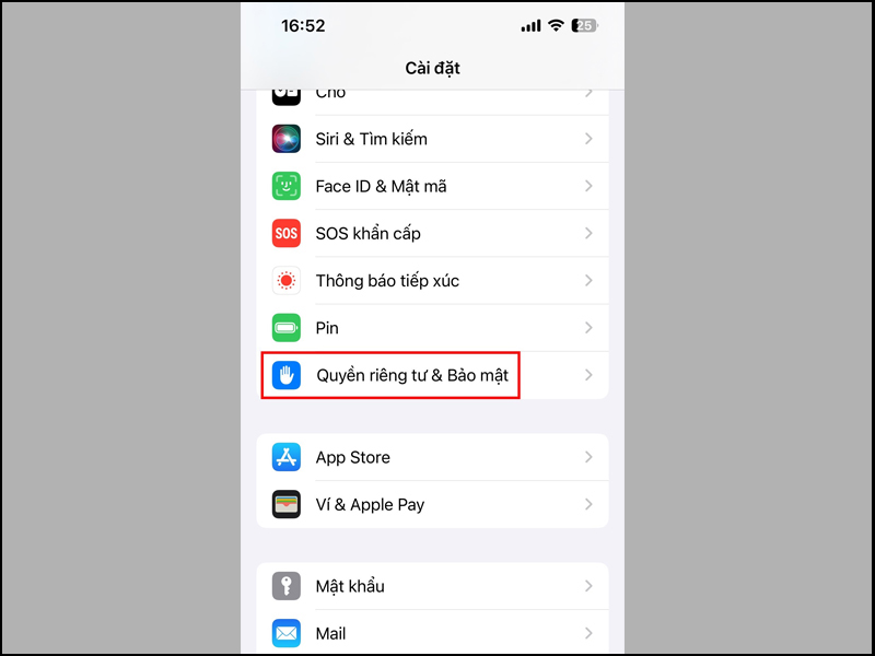 Nhấn vào tùy chọn Quyền riêng tư & Bảo mật