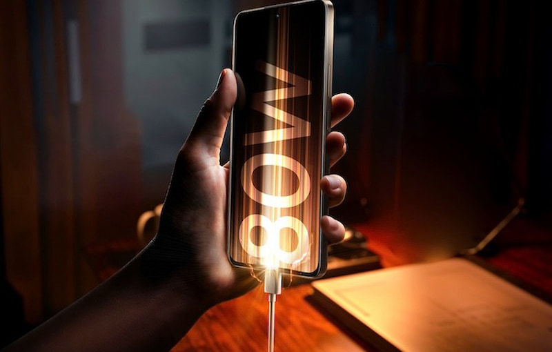 Sạc Realme 13+ 5G nhanh chóng nhờ sạc siêu tốc 80W