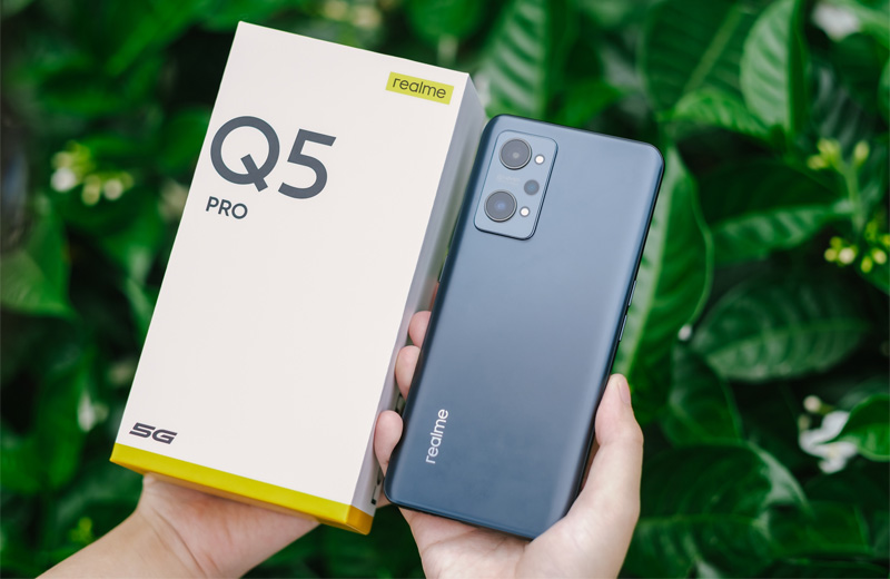 Vẻ đẹp tinh tế của Realme Q5 Pro phiên bản Đen