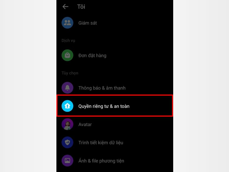 Tìm và nhấn vào tùy chọn Quyền riêng tư & an toàn