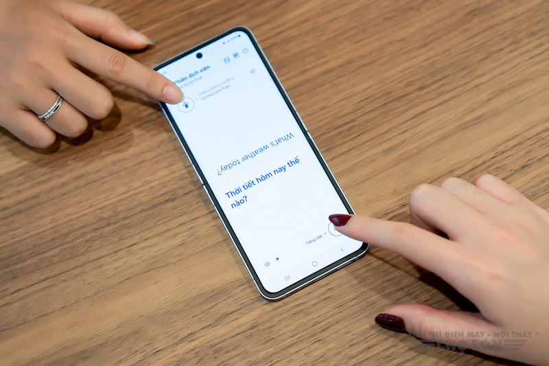 Tính năng phiên dịch trên Galaxy Z Flip 6