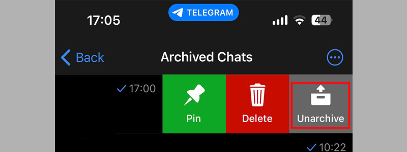 Trượt sang bên trái tại tin nhắn muốn khôi phục và chọn Unarchive