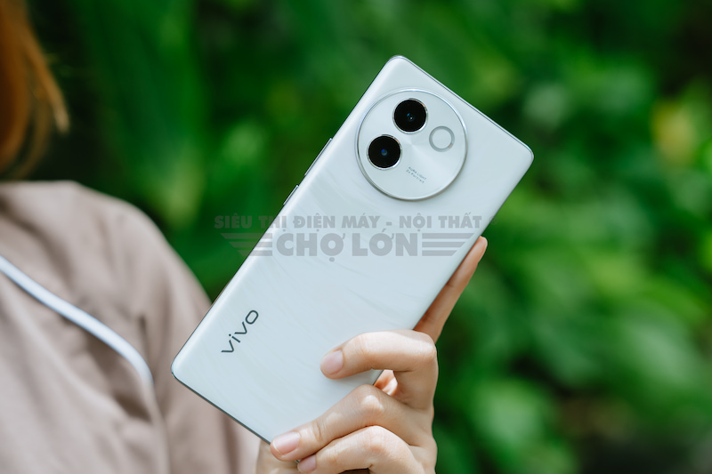 Vivo V30e sở hữu mặt lưng họa tiết Mây vờn ánh trăng