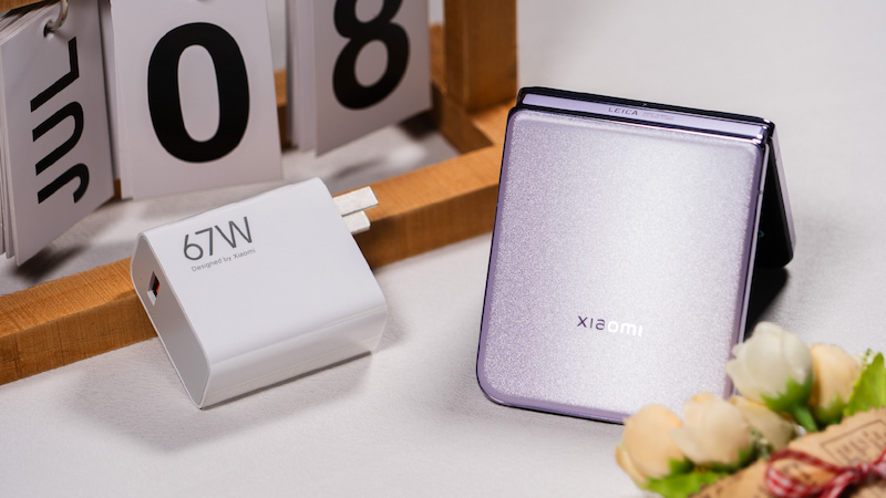 Xiaomi MIX Flip sở hữu pin lớn 4780mAh, sạc siêu tốc 67W