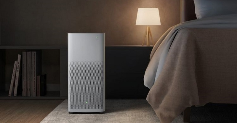 Dùng máy lọc không khí trong phòng ngủ 