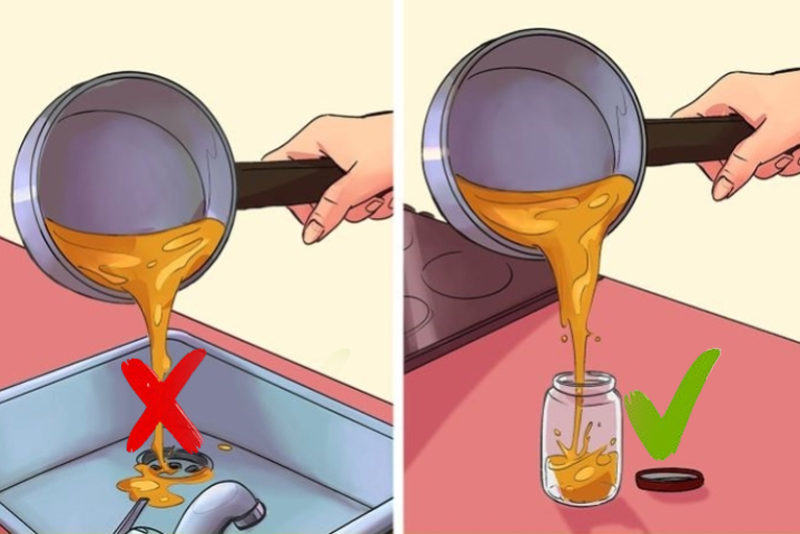 Cho dầu ăn thừa vào chai nhựa hoặc túi nilon