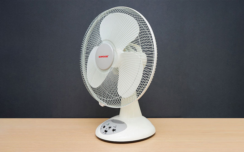 Tháo lồng quạt và cánh quạt tích điện đúng phương pháp