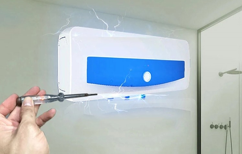 Máy nước nóng bị rò rỉ điện do dây dẫn bị hở, lớp cách điện xuống cấp