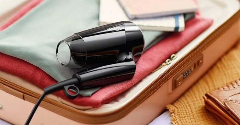 Máy sấy tóc Philips BHC010/10 nổi bật với tone màu đen sang trọng