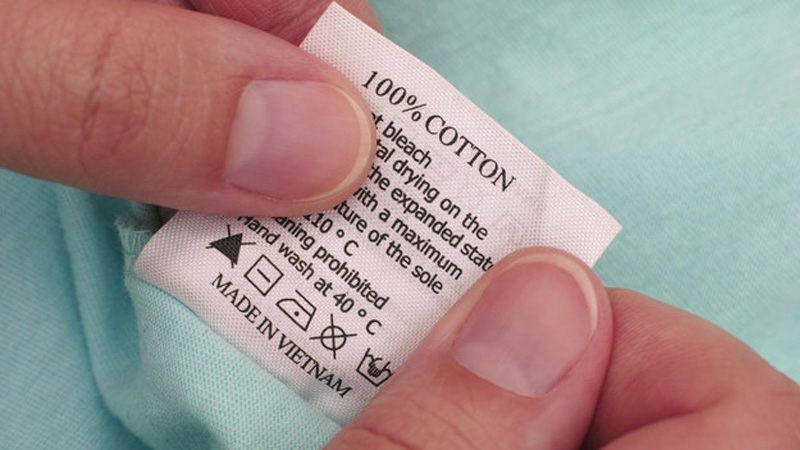 Phân loại quần áo trước khi ủi