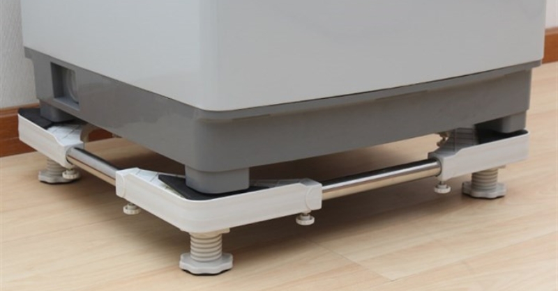 Chân đế có thể dùng để kê máy giặt lên cao khi nước ngập