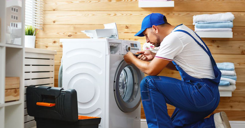Liên lạc với trung tâm bảo dưỡng máy giặt uy tín để đảm bảo an toàn
