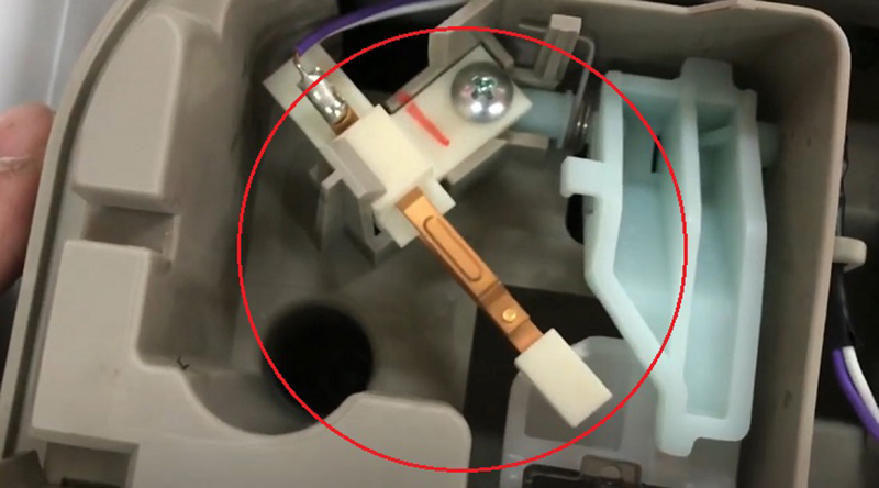 Máy giặt Aqua bị hỏng công tắc cửa