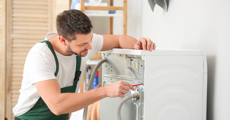 Trường hợp bo mạch máy giặt bị hỏng, bạn nên liên hệ ngay trung tâm bảo hành LG Bạn nên gọi thợ về kiểm tra board mạch của máy giặt để phát hiện lỗi và xử lý kịp thời.