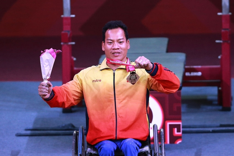 Vận động viên cử tạ Lê Văn Công giành huy chương vàng tại Paralympic Tokyo 2020