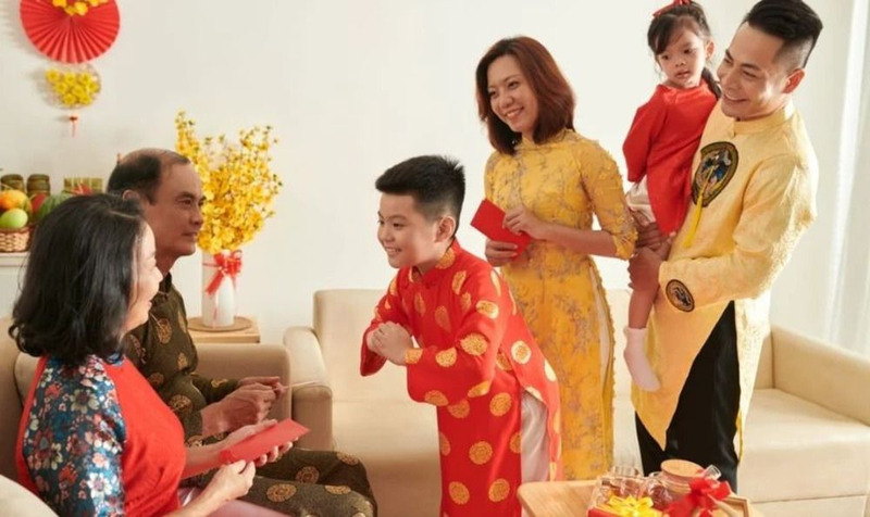 Trẻ em chúc Tết ông bà