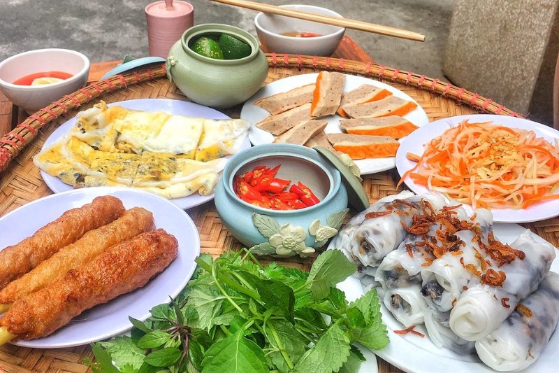 Bánh cuốn thịt và bánh cuốn trứng