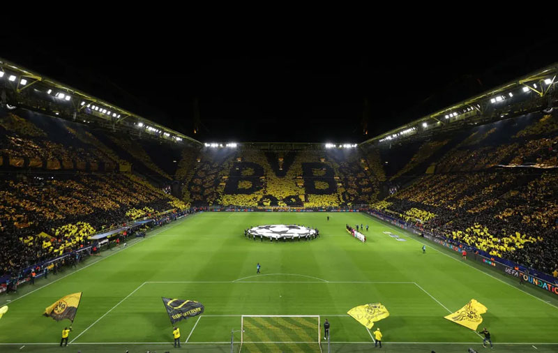 BVB Dortmund hay có tên gọi khác là Signal Iduna Park