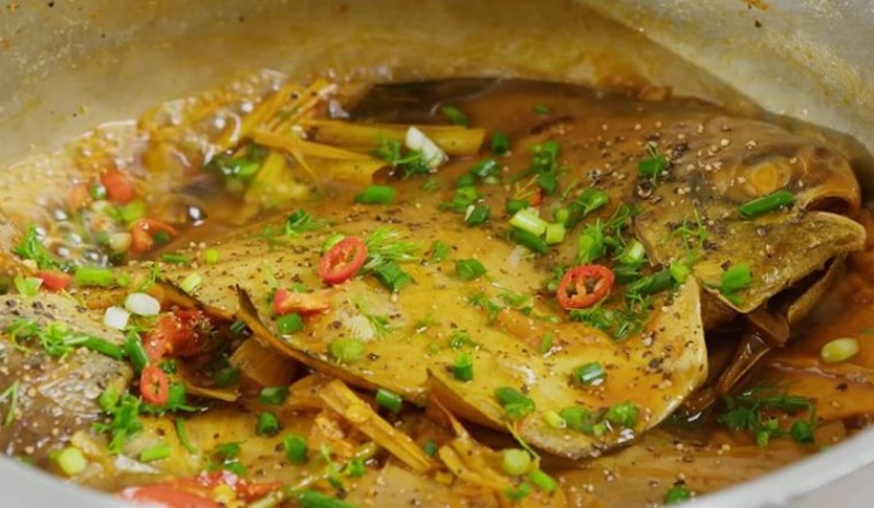 Cá chim kho riềng đậm đà