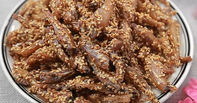 Cá cơm khô tẩm mè gừng cực ngon