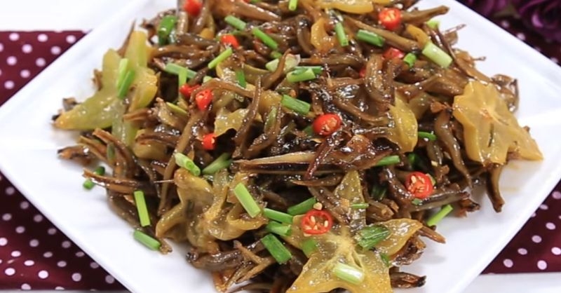 Cá cơm khô xào khế thanh đạm