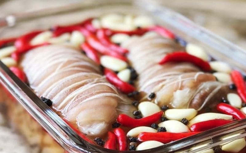 Thịt heo chân giò ngâm mắm