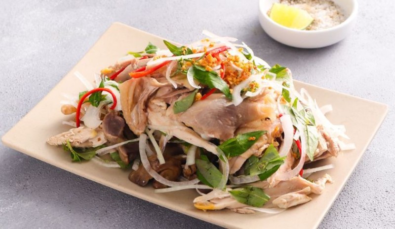 Dĩa gỏi gà xé phay