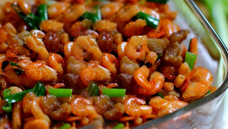 Tôm kho thịt ba chỉ hoàn thành