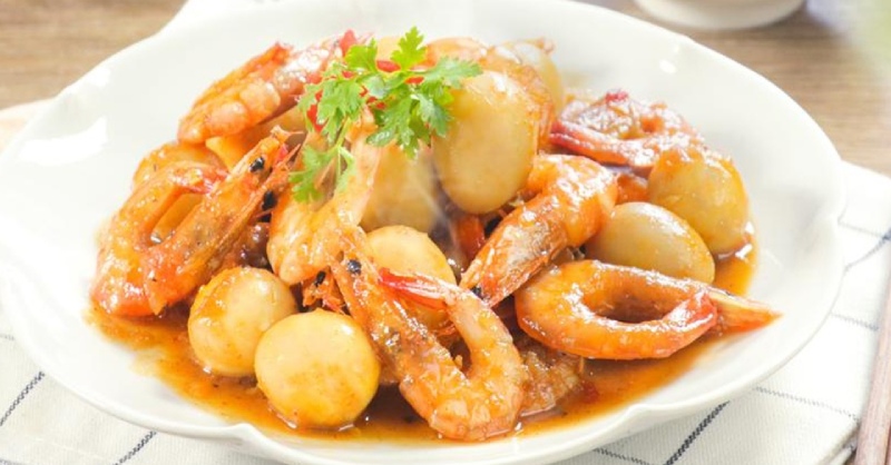 Món tôm kho trứng cút đậm đà hấp dẫn sau khi hoàn thành