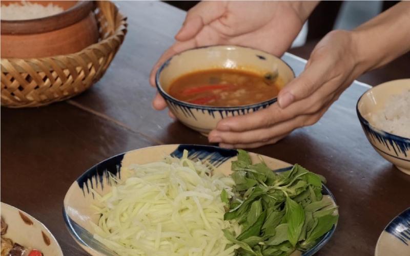 Chén mắm ruốc kho tôm đánh hoàn thiện