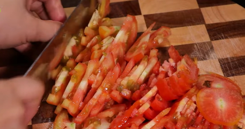 Thái nhỏ cà chua