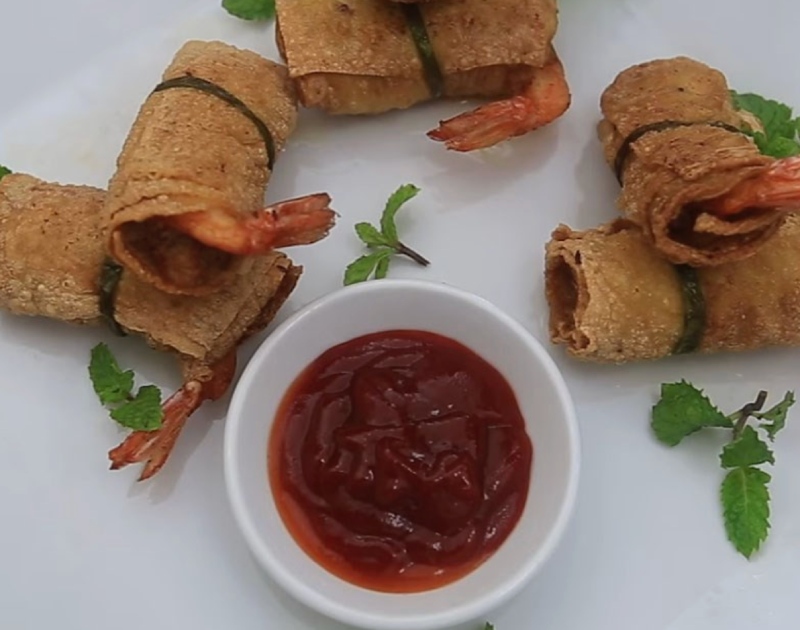 Đậu hũ ky cuộn tôm chấm tương ớt