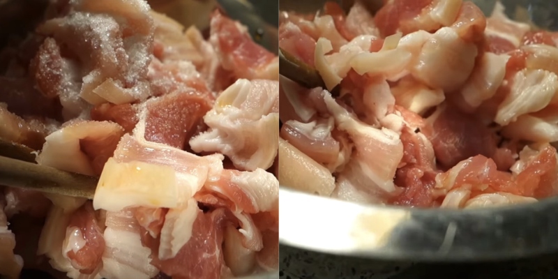 Thịt ba chỉ thái nhỏ ướp gia vị trước khi xào