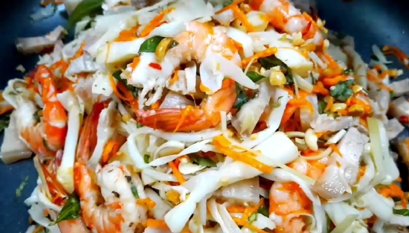 Món gỏi bồn bồn tôm thịt cực bắt mắt