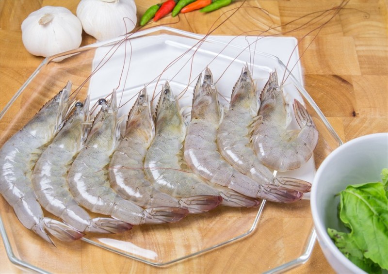 Tôm tươi ngon, có vỏ màu trong