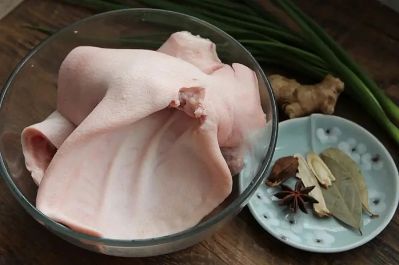 Mũi heo và gia vị