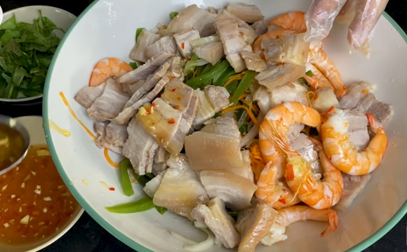 Trộn rau tiến vua với tôm và thịt