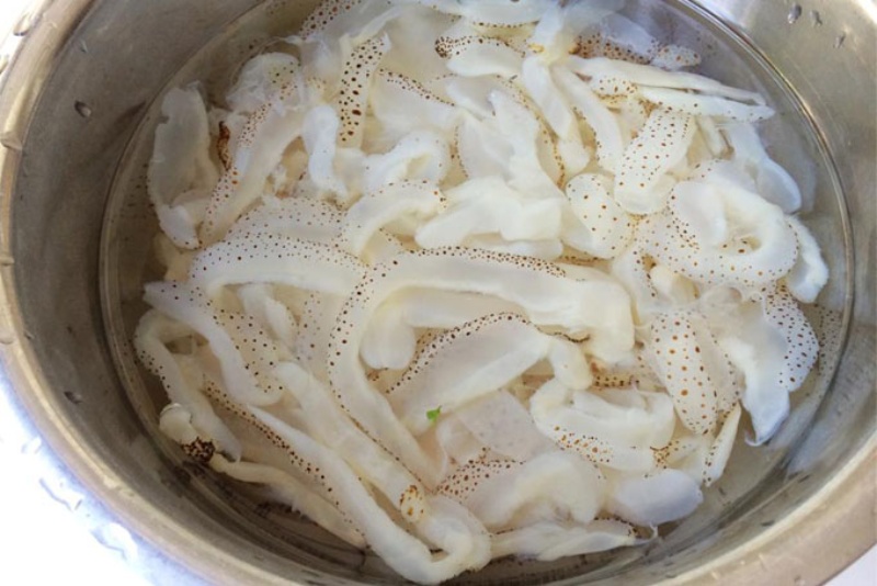 Sứa được rửa sạch và chần nước sôi